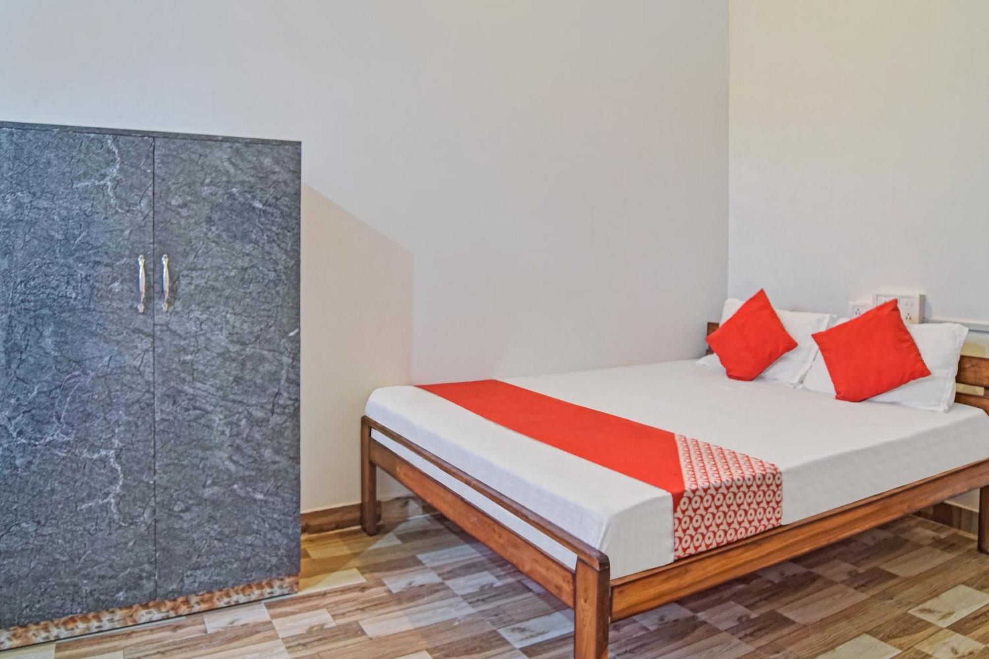 Spot On Jp Guest House Kaharpara Экстерьер фото