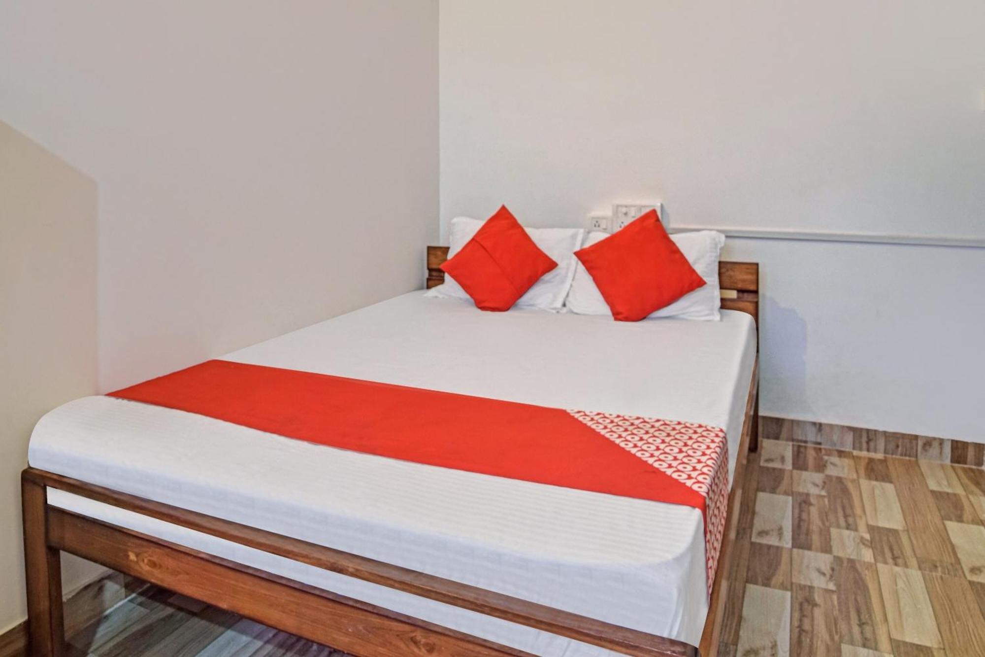 Spot On Jp Guest House Kaharpara Экстерьер фото